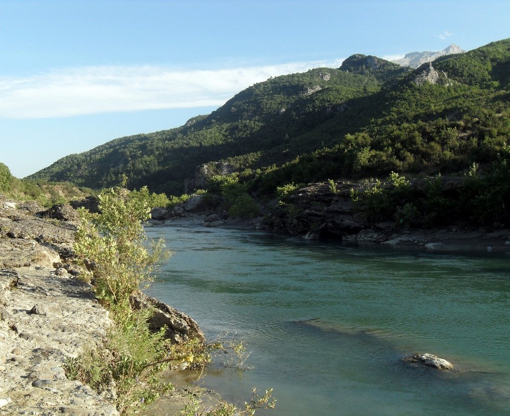 Vjosa_river_near_permet_cc_Krzysztof_Dudzik